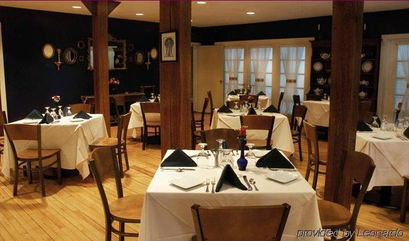 The Frogtown Inn Canadensis Restaurant bilde